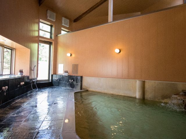 男性 大風呂 ただいま「新型コロナウィルス感染拡大防止」対策実施中 人数制限を設けています。