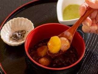 新メニュー♪自家製あんこの栗ぜんざい。お好みで抹茶クリームをかけてお召し上がりください。