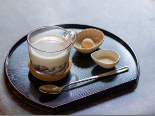 【好評につきホットも登場!】自家製粒あんことホットミルクの和スイーツドリンク【あんこラテ】練乳ときなこをお好みでどうぞ。