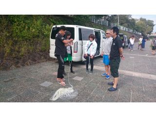 投網の投げ方説明中