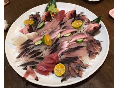 釣ったお魚を料理してくれるお店も紹介可能です♪(調理時間に30〜40分程いただいております。)