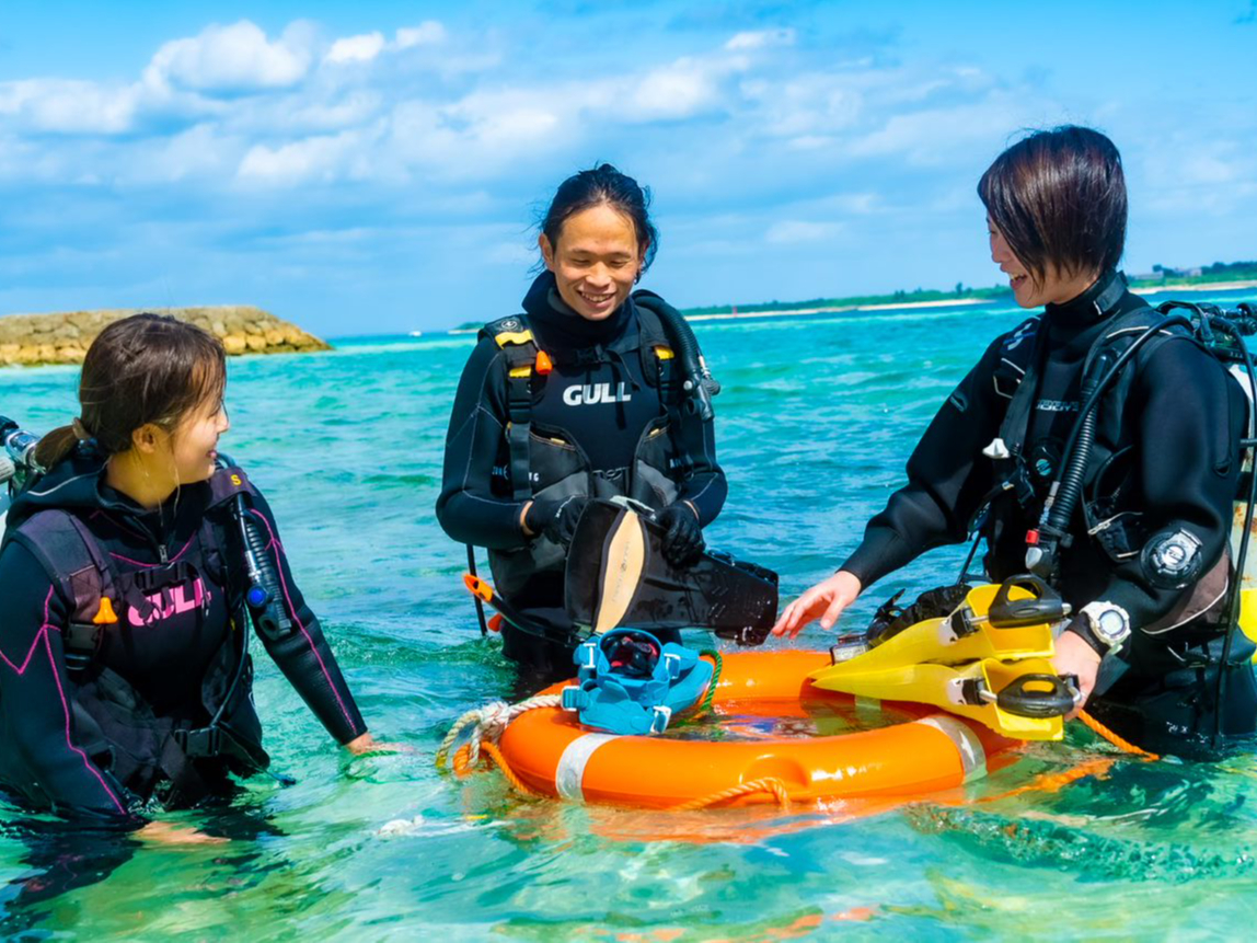 ビーチエントリーなので、足の着く場所で練習するから初めての方でも安心です