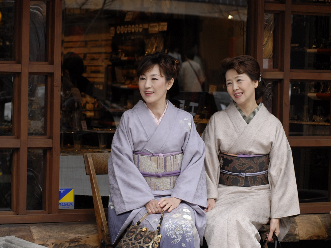 生徒さんやOBの皆様で着物を着て時々散策や観劇に出掛けます。着物仲間とのきもの談義もとても有意義な時間です。