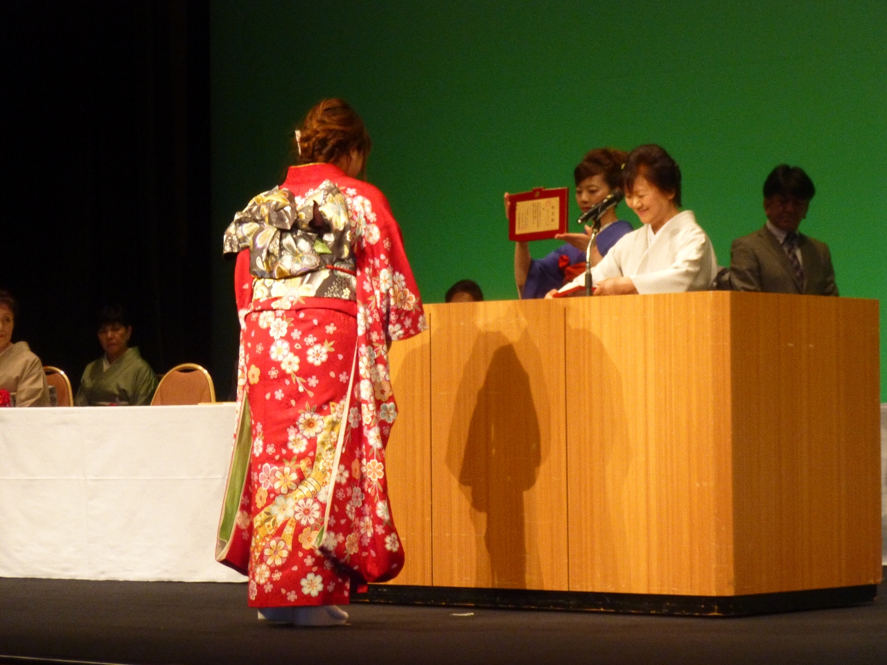 Nkׂ̈ɁAF؎^ƃp[eB[sĂ܂ARiЂł͊ew@ɊJÂĂ܂B 