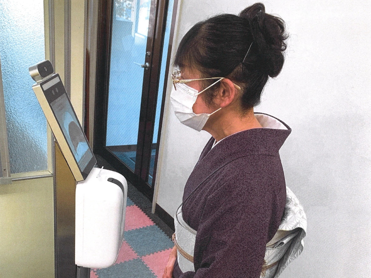 コロナ対策として検温、アルコール消毒、マスク着用、ファイスシールド等も用意してありますので安心しておいでくださいネ!