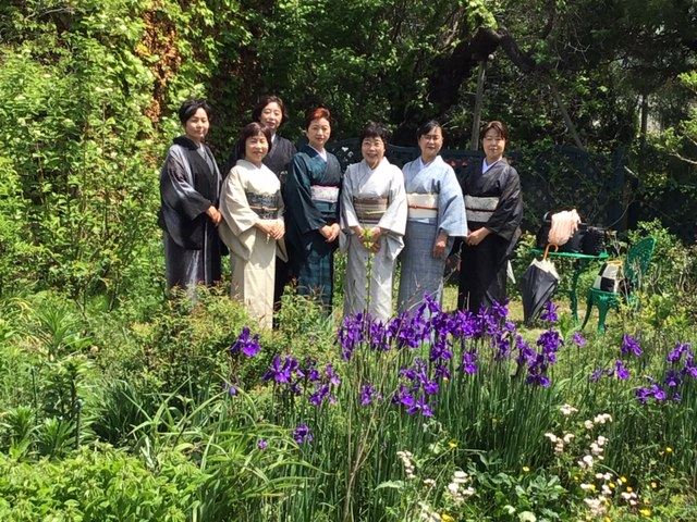 ���k�����OB�̊F�l�Œ����𒅂Ď��X�U���ό��ɏo�|���܂��B�������D�Ƃ̊F�l�Ƃ̂����̒k�`���ƂĂ��y�������̂ł��ˁB 