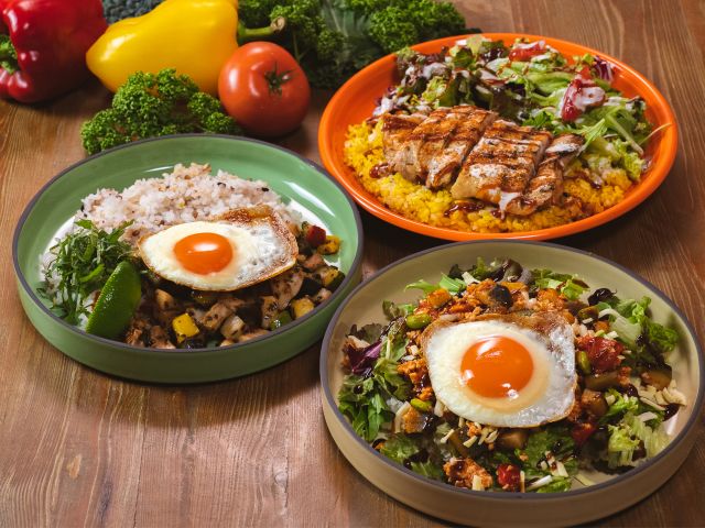 ハレニワ食堂では地元の食材を使用した料理料自慢の料理が楽しめます。