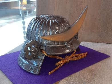 伊達政宗の兜」宮城の歴史に触れる陶芸ワークショップ。顎紐付きます