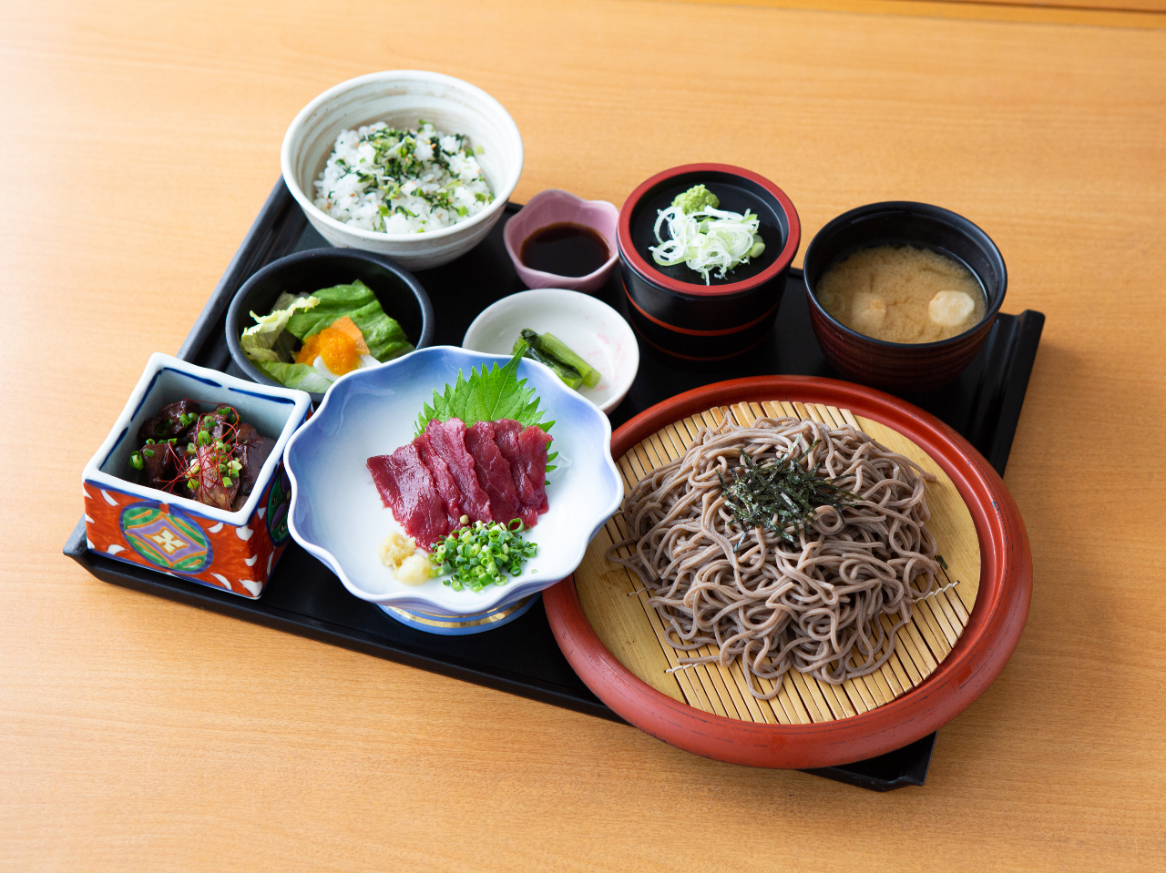 bB݂܌VBƂςƔnhA΂ɖؔтƃ{[_łB