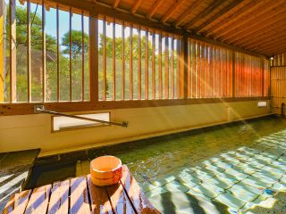 こちらは、半露天風呂の「布袋の湯」です♪