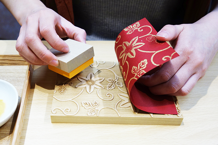 唐紙ポストカード作り体験 からかみハガキ摺り体験コース 京都の伝統工芸 京からかみ を気軽に体験 しみじみ味わう大人の京文化体験 のプラン詳細 唐丸 じゃらん遊び体験