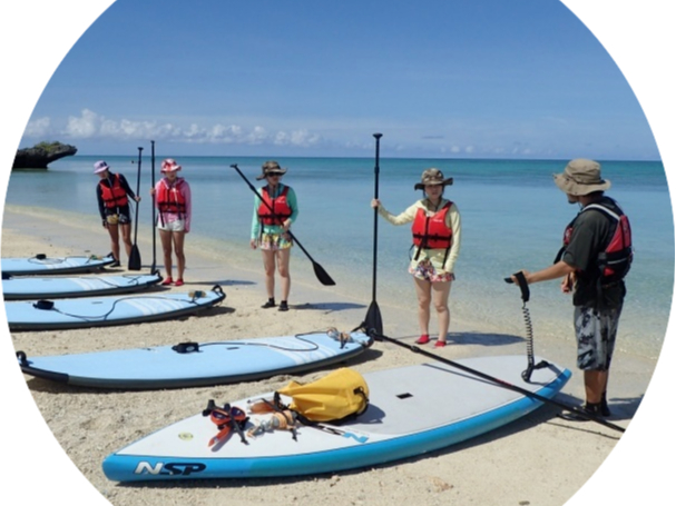 出発前にしっかりと乗り方を教えます! むつかしいイメージをお持ちの方も多いですが、大型で安定性のいいSUPは意外と簡単にのれちゃいます☆