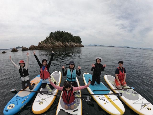 みんな集まれば目の前の島まで探検だ―