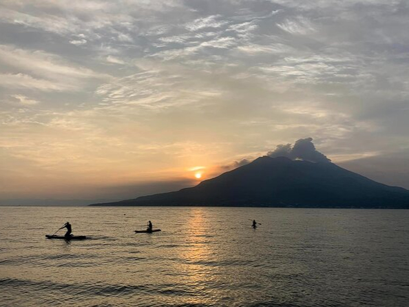 「午後の最後の日射 : アジアの島へ」 2024年7月29日 16:46 桜島 爆発的噴火 4400m / Sakurajima