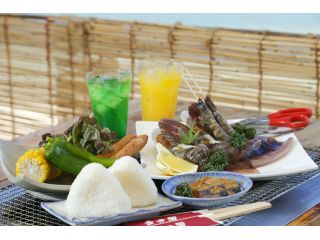 基本の炭火焼海鮮バーベキュー「お気軽プラン」は海鮮をメインにしたランチ限定プランです。オプションでお肉や海鮮の追加も承っています♪