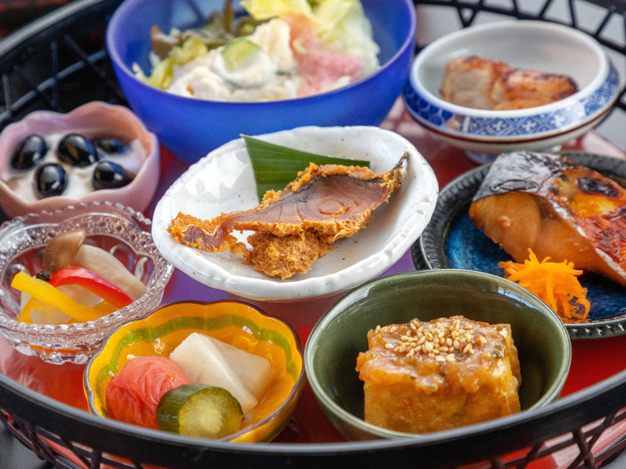 8個の発酵おかずの篭もり