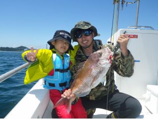 船釣り体験 マダイ タチウオ ブリ アオリイカ ヒラメ アジ キスなど 鳴門海峡の急流で育った釣味 食味共に抜群の魚達 フィッシングボード フィッシングガイド愛海 じゃらん遊び体験 船釣り体験 マダイ タチウオ ブリ アオリイカ ヒラメ アジ キスなど 鳴門海峡の急流で育った釣味 食味共に抜群の魚達 フィッシングボード フィッシングガイド愛海 じゃらん遊び体験