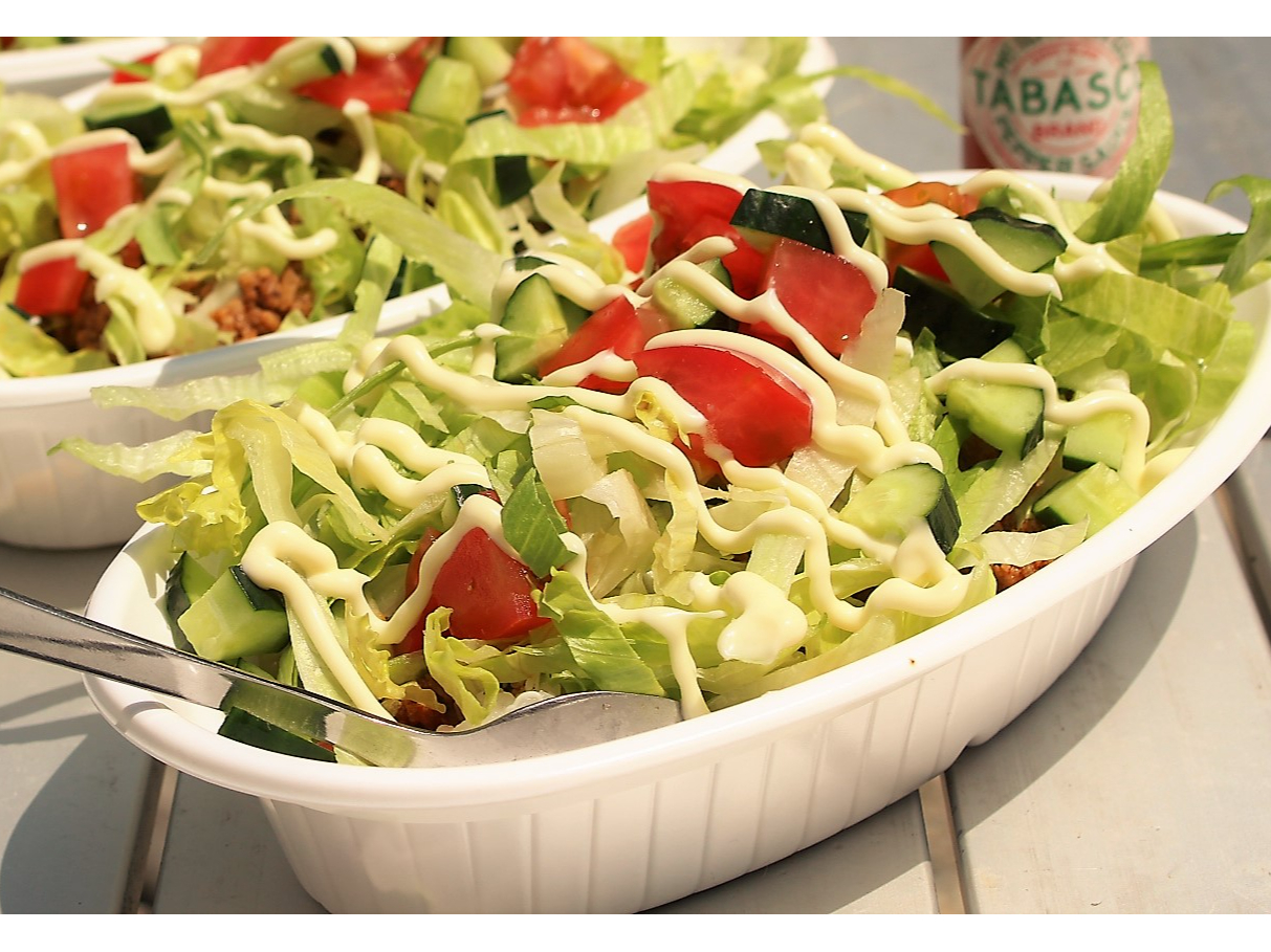 1日コースランチはとっても 美味しいタコライス!川の近くで食べるランチはいつもと違う美味しさがあります♪