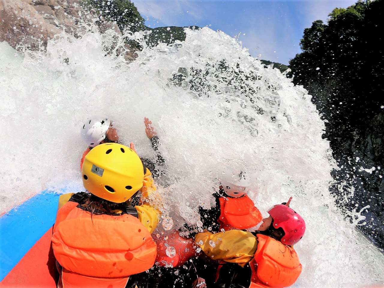 【半日ラフティング】【グーグルレビュー1100件以上評価4.9の実績】日本一の激...