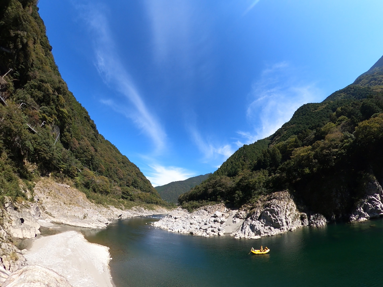 �g���̌i�ς��f���炵���I���E�ł͎��܂�؂�Ȃ��Y��Ȍi�F���y���ނ��Ƃ��ł���B