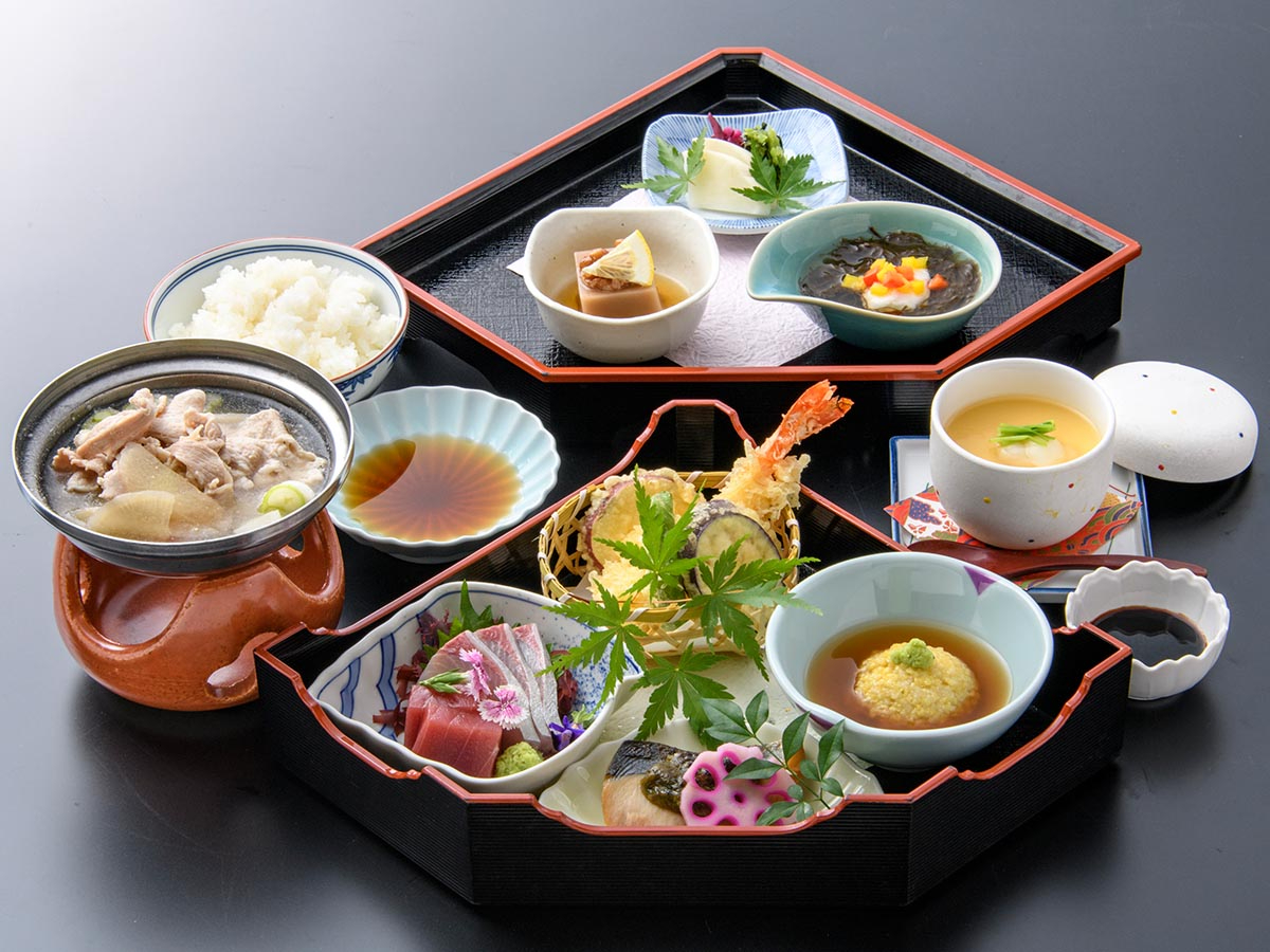 【日帰り/昼食弁当】客室でゆっくり&日帰り温泉リフレッシュ/12時~16時の最大...