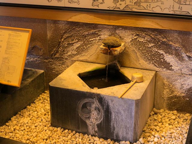 飲泉所。粟津温泉は飲用としても効果があります。