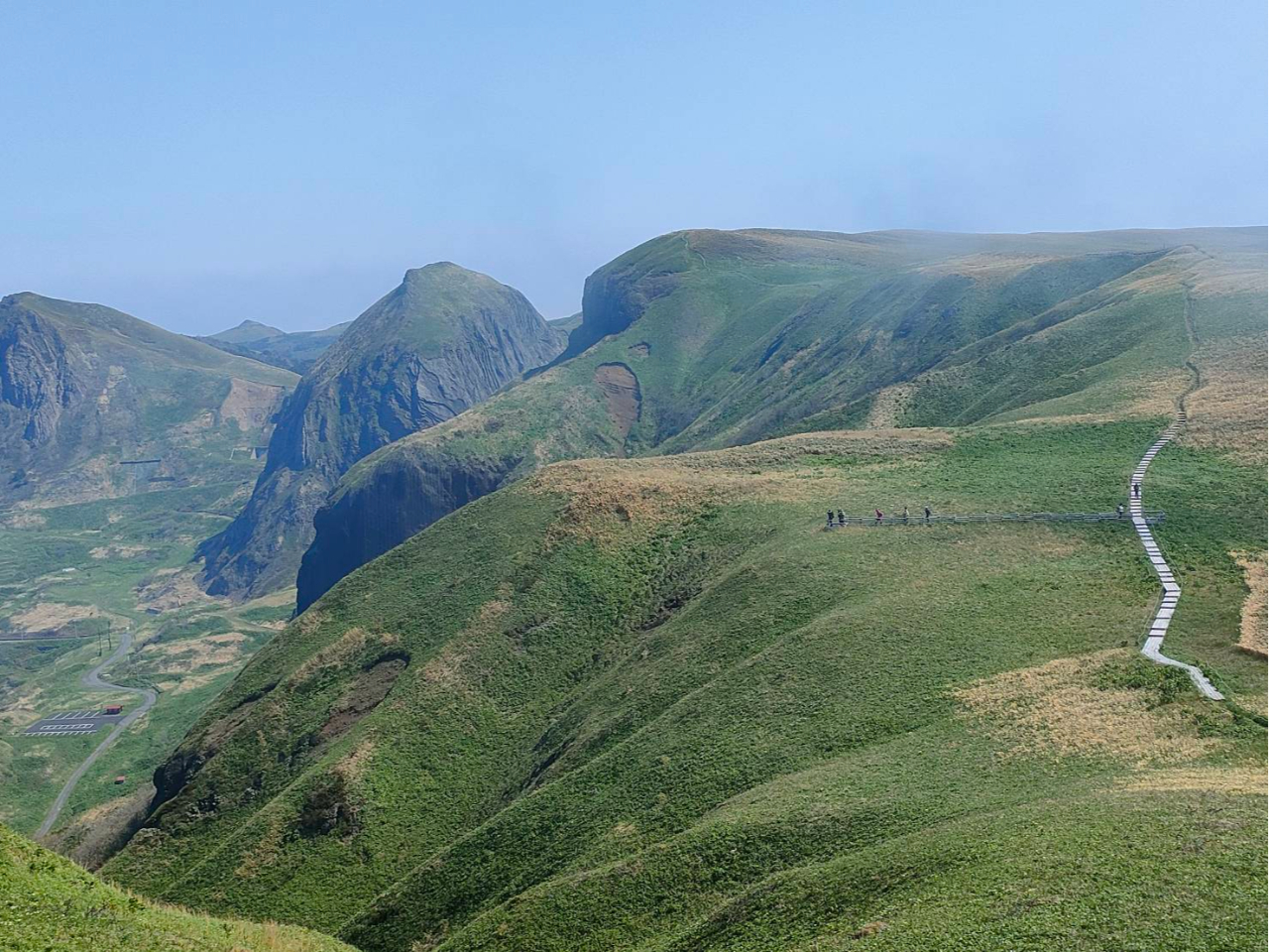 日本とは思えない絶景の中を歩きます。