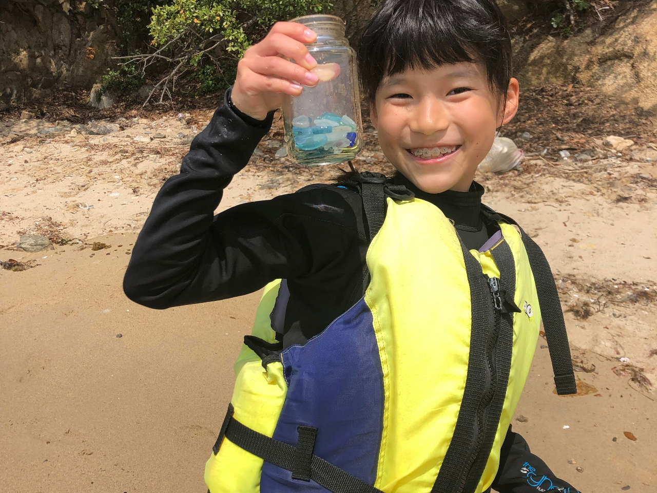 対岸でシーグラスをたくさんGet