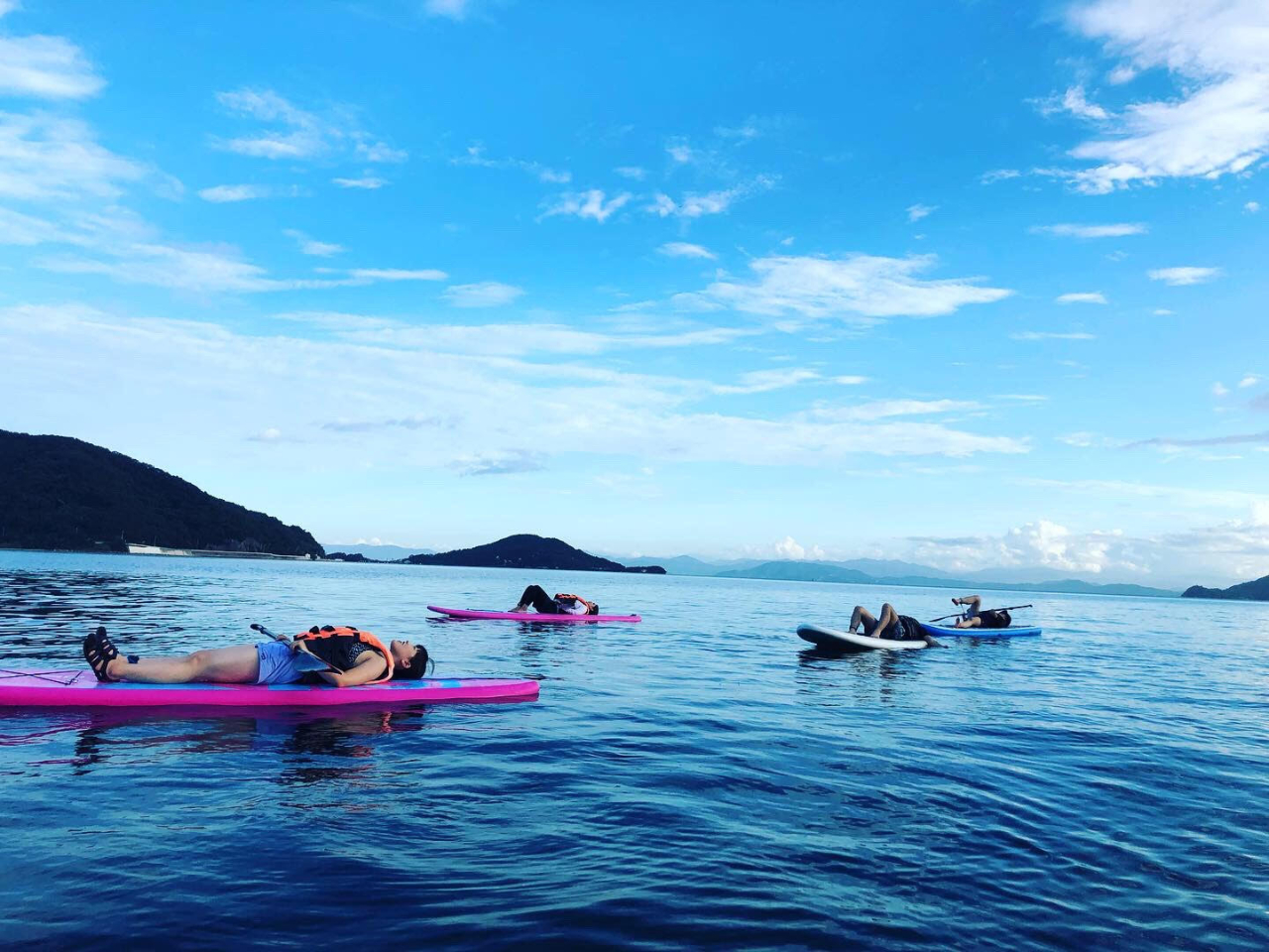 少人数制なので自由時間もあります。寝そべって空を見上げるだけで、心も身体も開放されますよ。