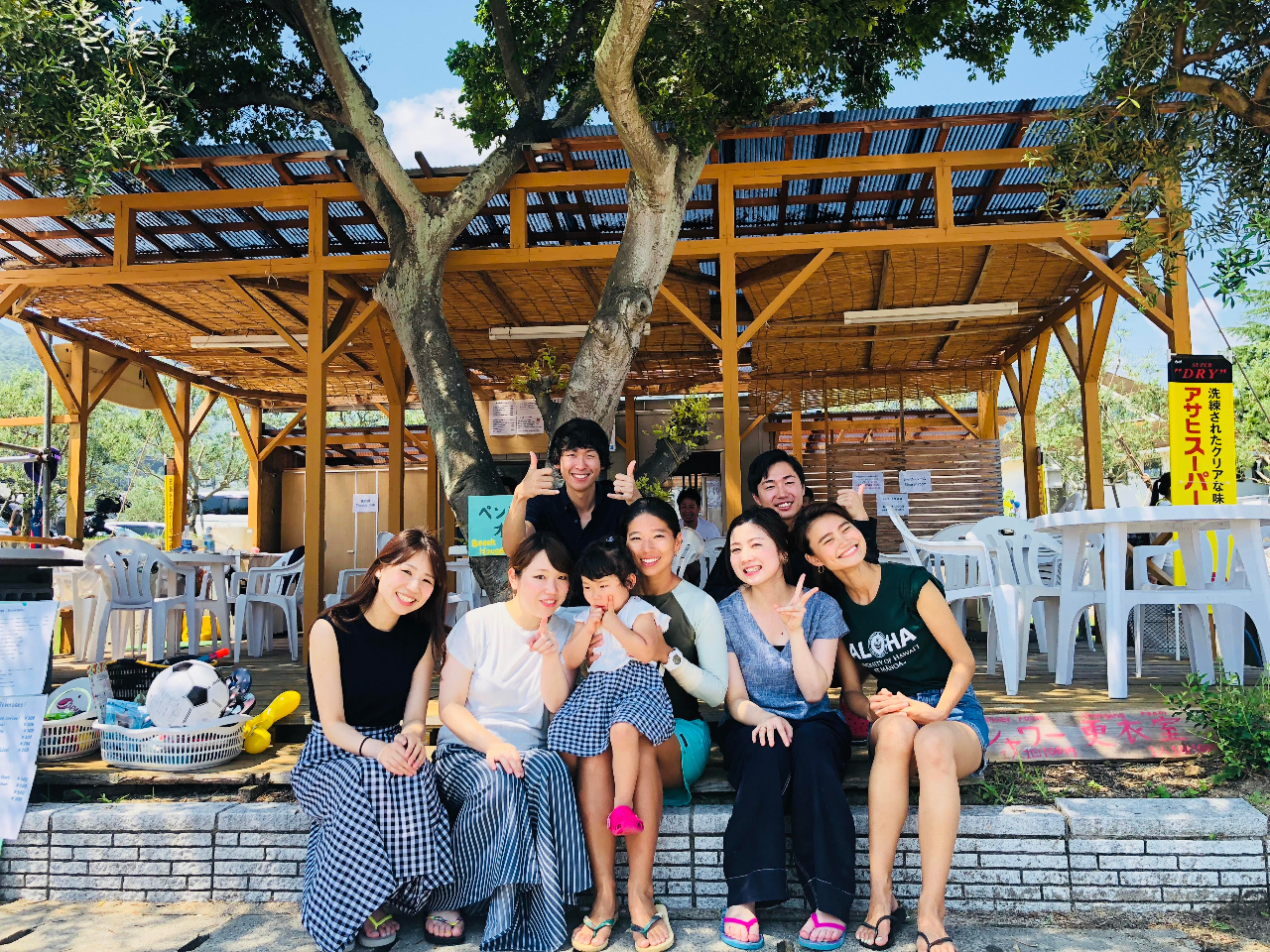 集合場所はオリーブビーチにある海の家に現地集合です。国道沿いに大きな駐車場があります。フードやドリンクメニューも豊富にそろえています。