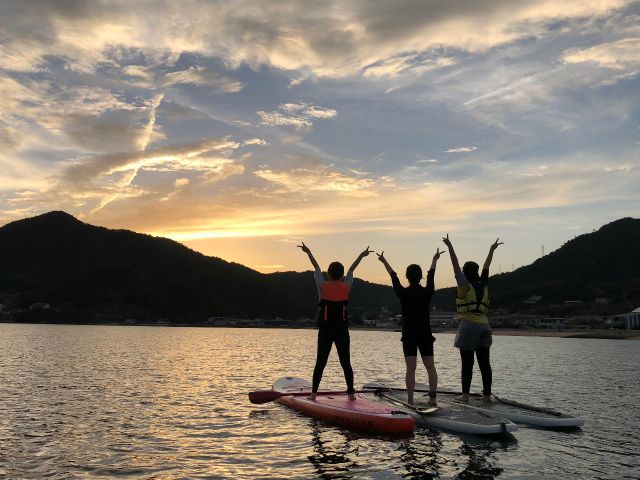 毎日いろんな顔を見せてくれるサンセットタイム。本当に一度は味わってほしい瀬戸内海のゴールデンタイムです。言葉はなにも要りません。