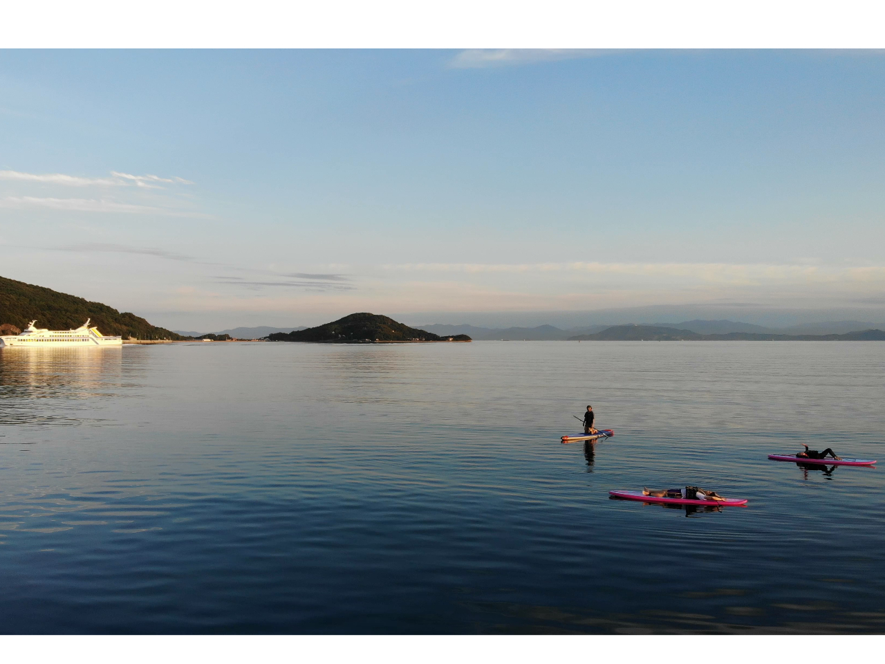 フェリーが目の前を通る時間。この日はスナメリが二頭、目の前にでてきてくれました♪