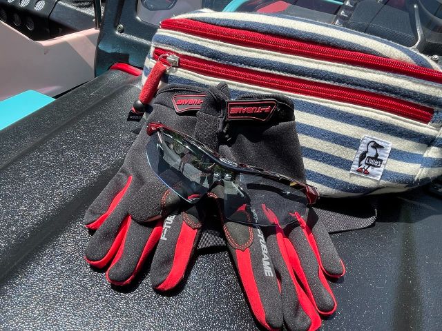 消毒済みの無料レンタル備品(グローブ・サングラス・チャムスのバッグ)