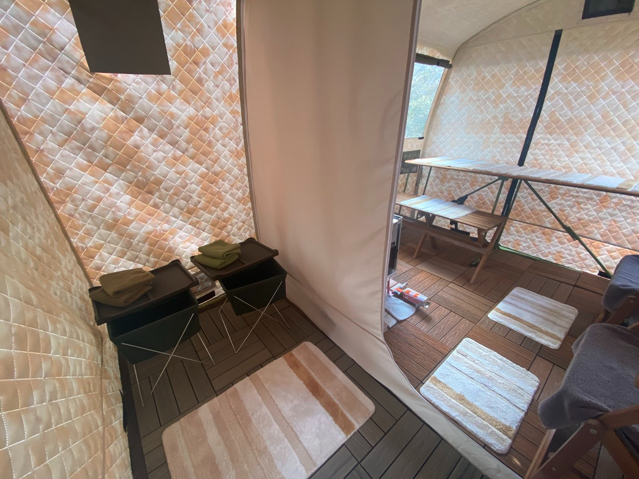 テント内に更衣室も完備