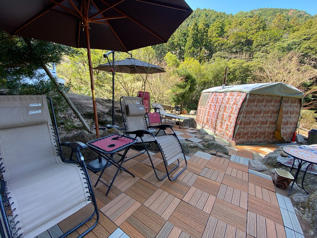 テントサウナでありなが、裸足で全て移動できる。