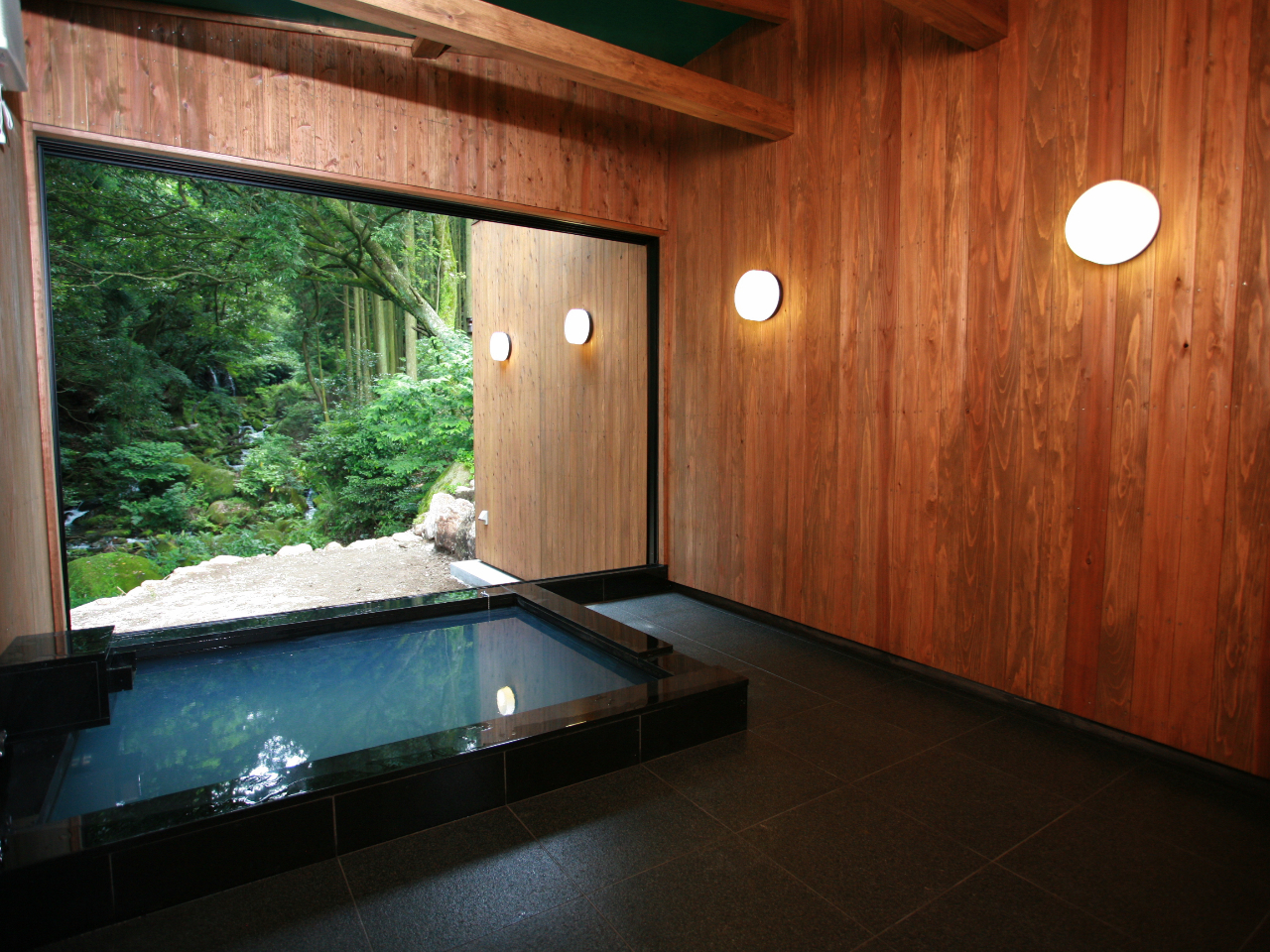 サウナの後は貸切風呂で湯っくりと。