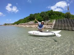 遠浅で年中静かな海中道路。