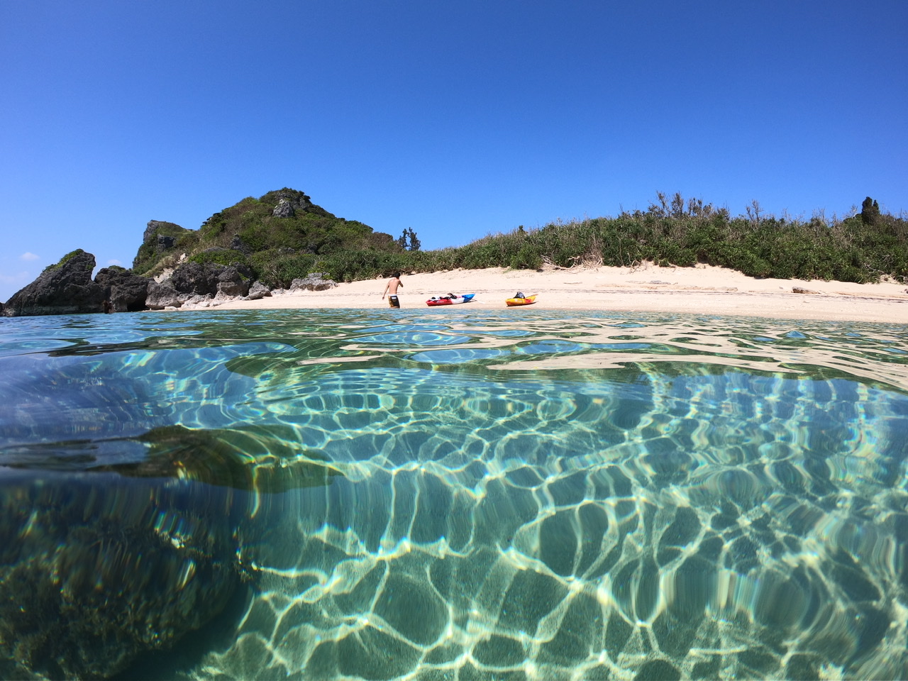 浜比嘉島での人気のシークレットビーチ。