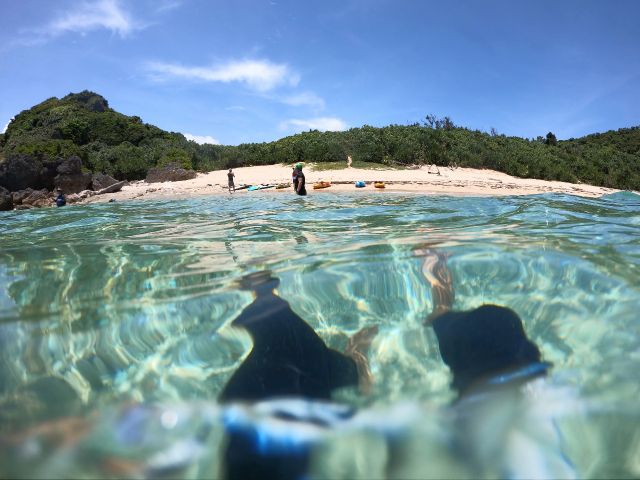 シークレットビーチでぷかぷか。