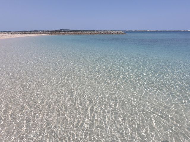 浜比嘉島にある浜比嘉ビーチ。海中道路から自転車で25分。満潮時は特に綺麗!
