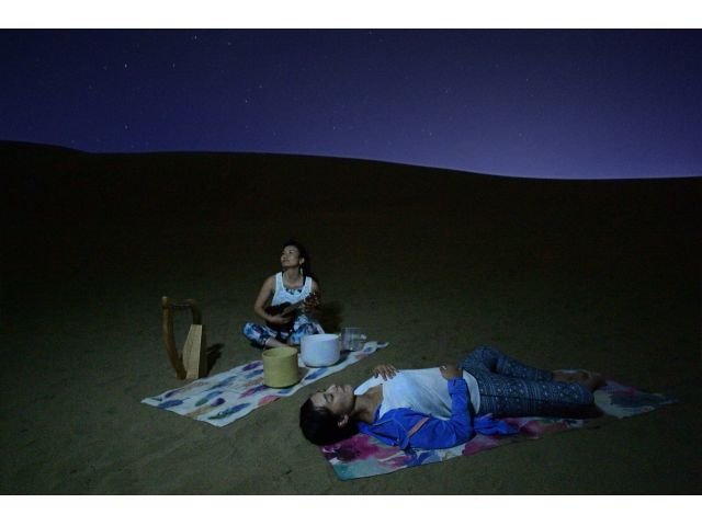 満天の星と月を眺めながら 鳥取砂丘で星空yoga 砂丘yoga じゃらん遊び体験 満天の星と月を眺めながら 鳥取砂丘で星空yoga 砂丘yoga じゃらん遊び体験