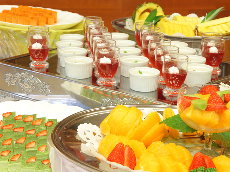 ���y���݂̃f�U�[�g�̓P�[�L��v�����ȂǁA����T�C�Y�Ȃ̂ł����ł��H�ׂ��܂��B �t���[�c���G�߂��Ƃɕς�肤�ꂵ���i�����ł��B