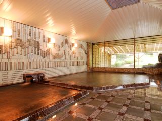 ジェットバス付きの広々とした大浴場は足をのばしてゆっくり体を癒せます。