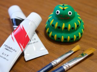 2025年の干支は巳!可愛らしいヘビの絵付け体験をどうぞ!