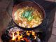 焚き火で作る豚汁鍋の味は格別です。