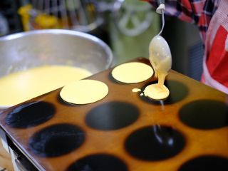 甘い香りが立ち込める自家製どら焼き!