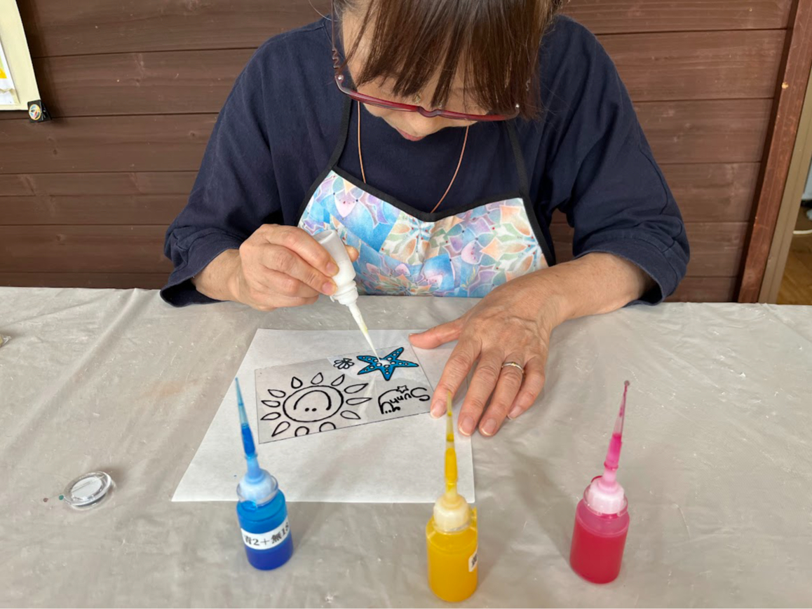 Mg킸A{g炶hŃA[gdグĂ܂B̐F̒牽FgHNN~܂܂I