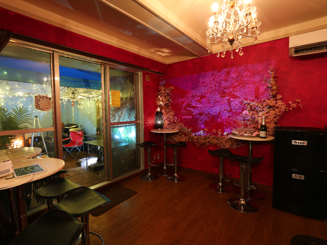 eXƃp[eB[[͗אڂĂ邽߂Ɉړ\Ip[eB[[ɂ̓GARtĂ̂ŁAĂ~Kɂ߂܂B