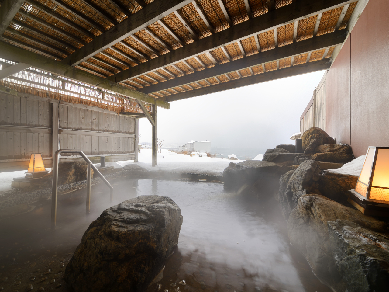 冬の和風露天風呂
