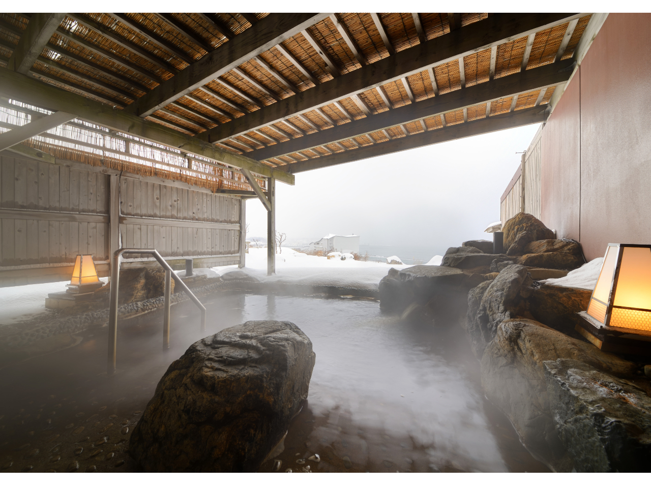 冬の和風露天風呂